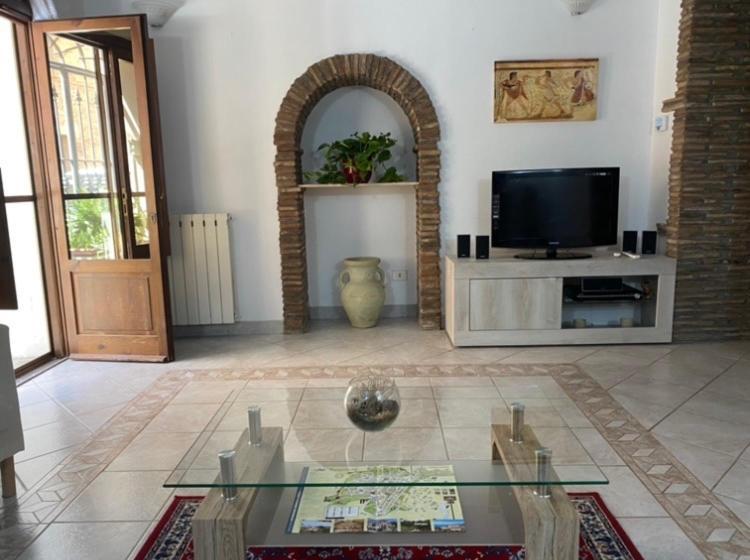 La Fanciulla Velca Apartment Tarquinia Bagian luar foto